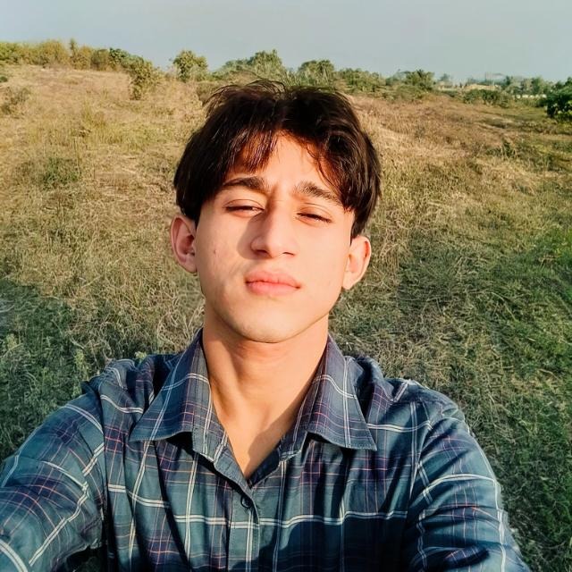 Headshot of Rizwan Nur